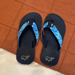 Vineyard vines boys flip flops